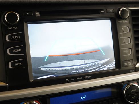 Used 2017 Toyota Highlander XLE image 27