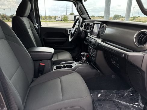 Certified 2023 Jeep Wrangler Unlimited w/ Cold Weather Group AWD/4WD image 23