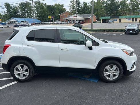 Used 2021 Chevrolet Trax LS w/ Tint and Cruise Package FWD image 9