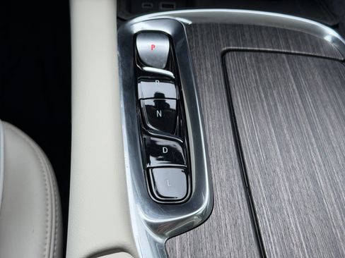 Used 2024 Buick Enclave Avenir w/ Avenir Technology Package image 28