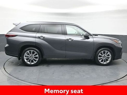 Used 2024 Toyota Highlander Limited image 8