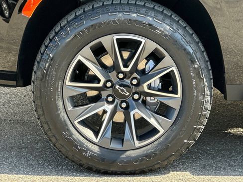 Used 2023 Chevrolet Tahoe Z71 w/ Z71 Off-Road Package AWD/4WD image 39