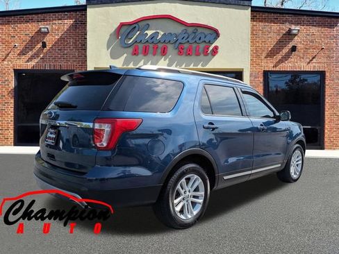Used 2017 Ford Explorer XLT FWD image 4