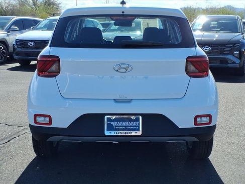 New 2026 Hyundai Venue SE FWD image 3