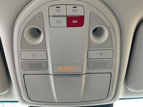 Used 2025 Genesis G70 2.5T image 26