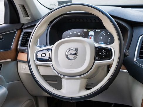 Used 2021 Volvo XC90 T6 Momentum w/ Climate Package image 25