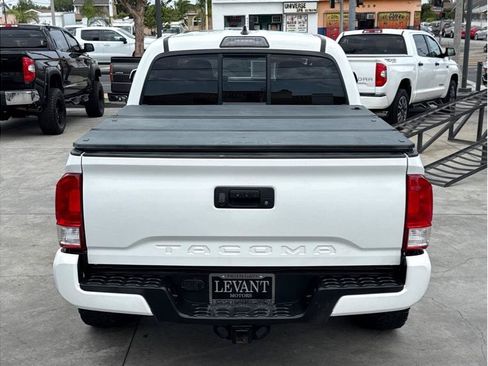 Used 2017 Toyota Tacoma SR5 w/ Tow Package RWD image 6