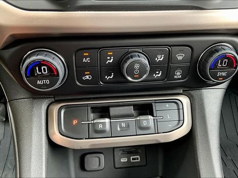 Used 2023 GMC Acadia Denali w/ Black Diamond Edition image 24