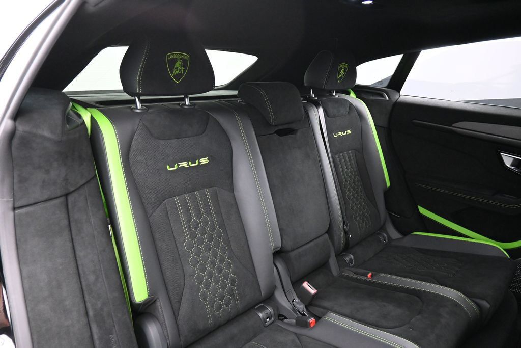Used 2024 Lamborghini Urus Performante AWD/4WD image 28