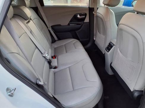 Used 2017 Kia Niro Touring image 11