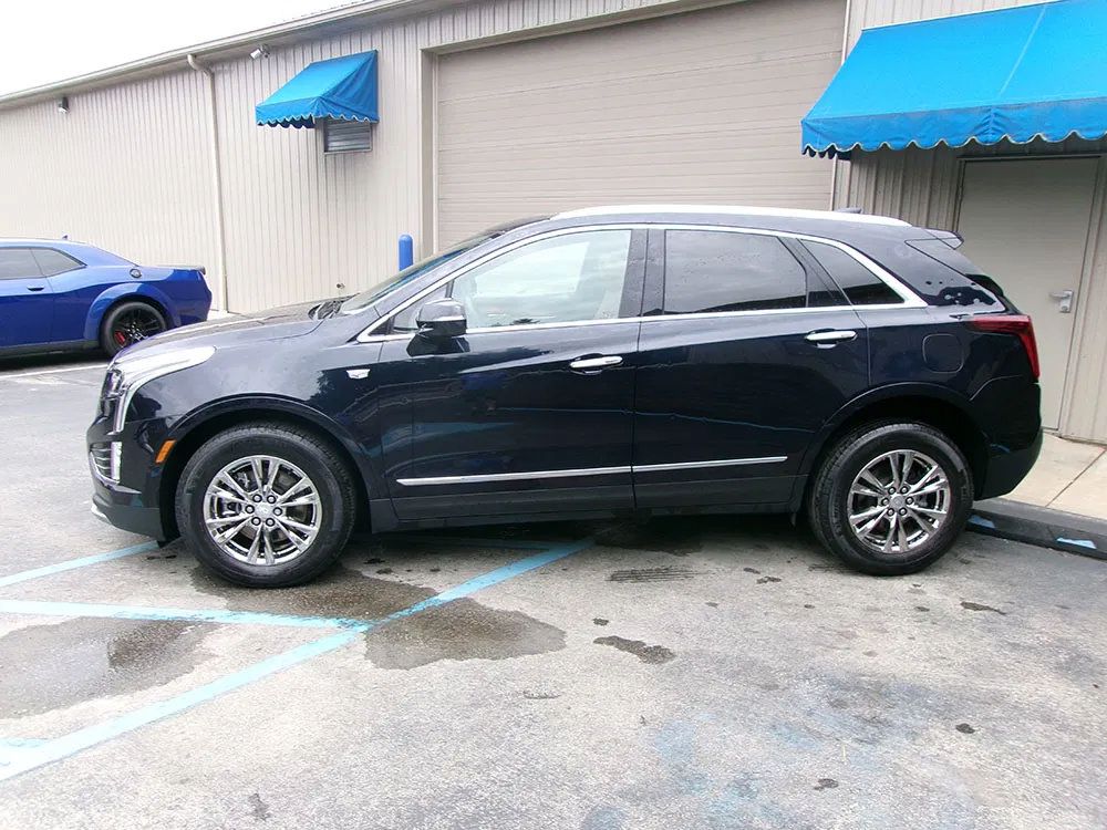 Used 2021 Cadillac XT5 Premium Luxury w/ LPO, Floor Liner Package AWD/4WD image 5