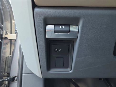 Certified 2024 Land Rover Defender 110 SE AWD/4WD image 25