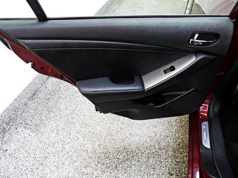 Used 2011 Nissan Altima 3.5 SR w/ 3.5SR Premium Pkg FWD image 9