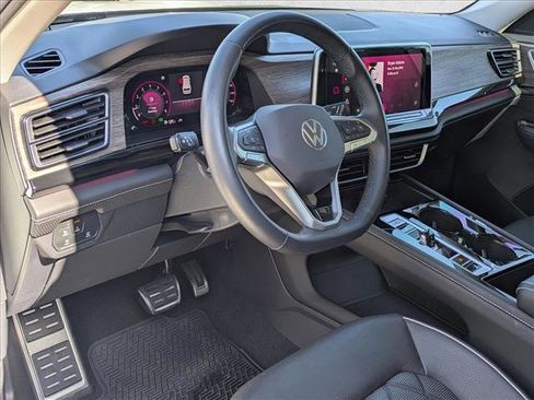 Used 2025 Volkswagen Atlas SEL Premium R-Line image 10