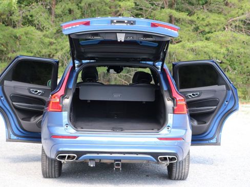 Used 2018 Volvo XC60 T6 R-Design w/ Convenience Package AWD/4WD image 6