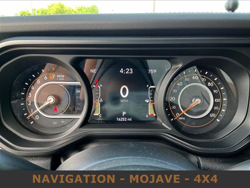 Used 2024 Jeep Gladiator Mojave w/ Convenience Group AWD/4WD image 14