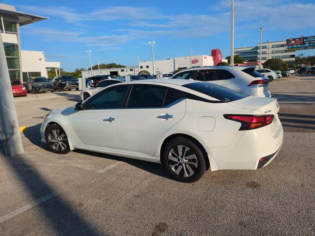 Used 2019 Nissan Altima 2.5 S FWD image 3