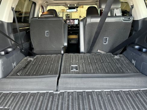 Used 2021 Toyota Highlander Platinum AWD/4WD image 16