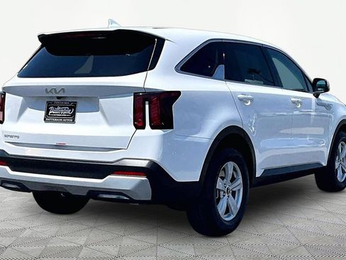 Used 2026 Kia Sorento LX FWD image 3