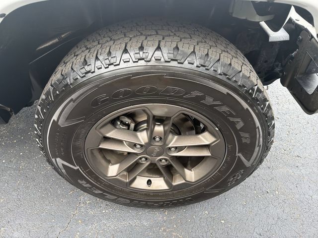Used 2017 Jeep Wrangler Unlimited Sahara AWD/4WD image 14