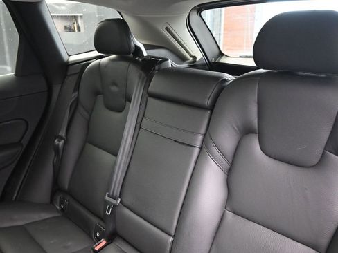 Used 2019 Volvo XC60 T5 Momentum w/ Premium Package image 21