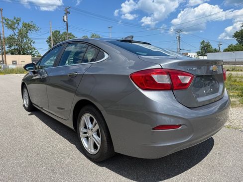 Used 2018 Chevrolet Cruze LT w/ Convenience Package FWD image 3