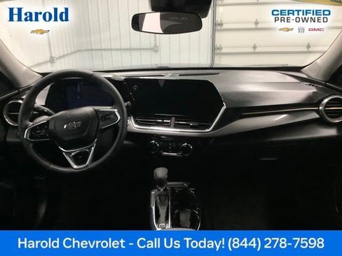 Certified 2025 Chevrolet Trax ACTIV FWD image 17