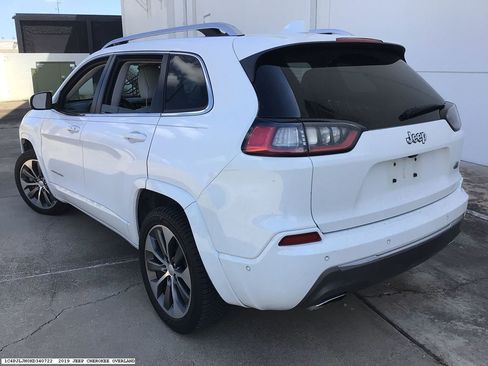 Used 2019 Jeep Cherokee Overland w/ Technology Group FWD image 5
