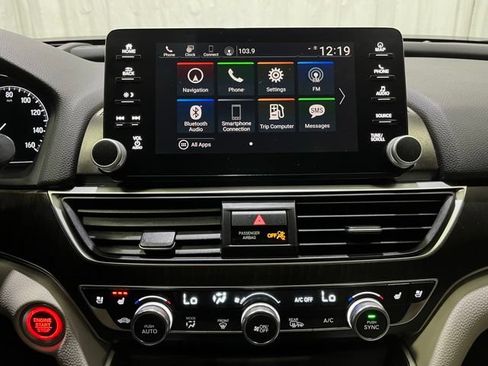 Used 2018 Honda Accord Touring image 17