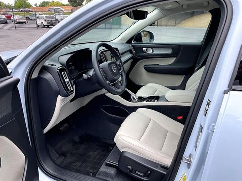 Used 2026 Volvo XC40 B5 Plus w/ Protection Package Premier image 16