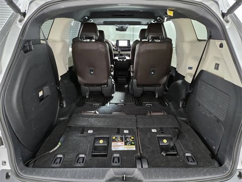 Used 2024 Toyota Sienna Platinum image 19