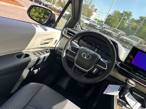 New 2026 Toyota Sienna Platinum AWD/4WD image 18