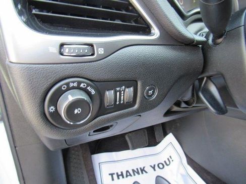 Used 2019 Jeep Cherokee Limited AWD/4WD image 27