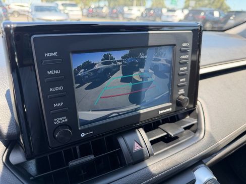 Used 2022 Toyota RAV4 XLE FWD image 22
