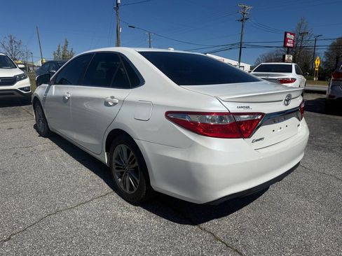 Used 2017 Toyota Camry SE image 5