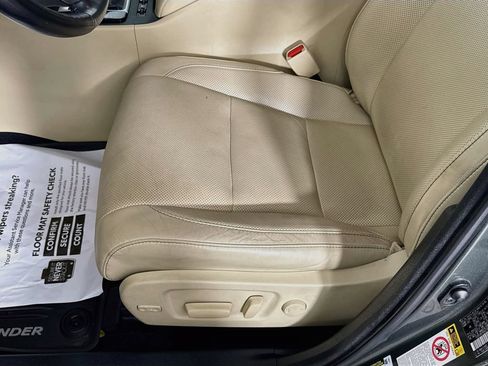 Used 2017 Toyota Highlander Limited Platinum FWD image 13
