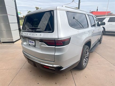 Used 2024 Jeep Wagoneer L Series II w/ Flexible Seating Group image 7