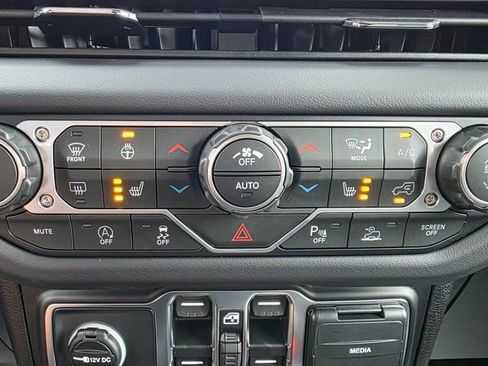 New 2026 Jeep Wrangler Unlimited Rubicon AWD/4WD image 34