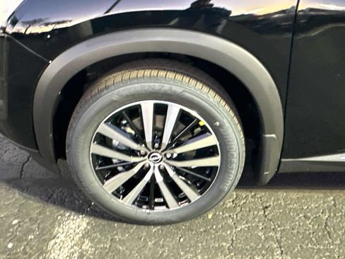 New 2025 Nissan Pathfinder Platinum image 11