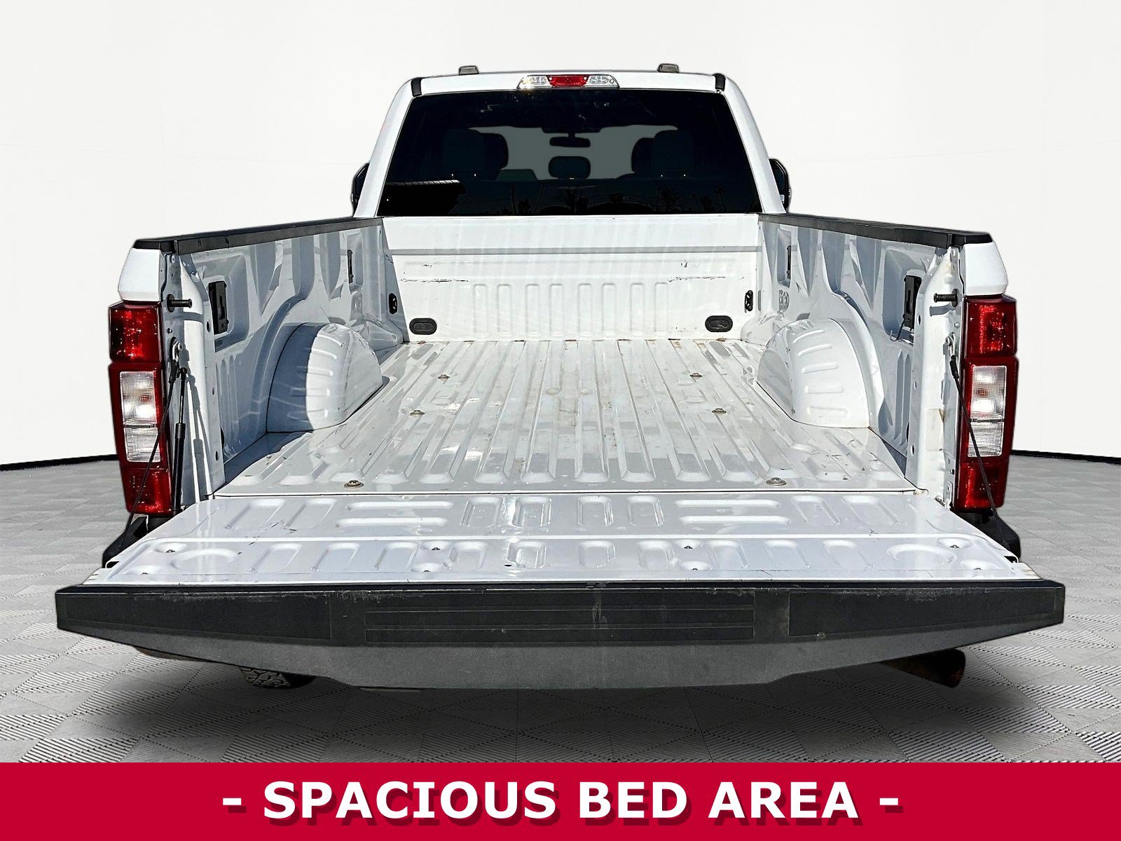Used 2022 Ford F350 XLT w/ XLT Value Package AWD/4WD image 7