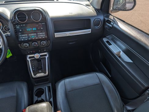 Used 2017 Jeep Compass Latitude image 11