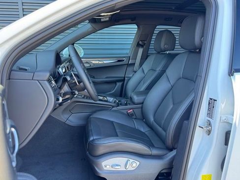 New 2026 Porsche Macan image 5