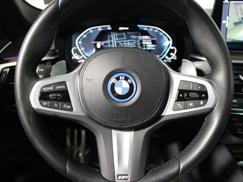 Used 2023 BMW 530e w/ M Sport Package image 18