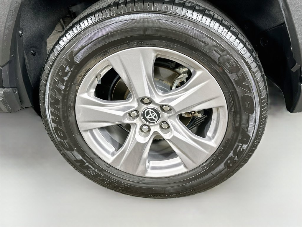 Used 2025 Toyota RAV4 XLE FWD image 30