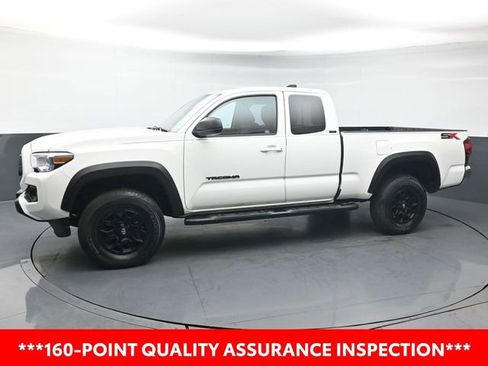Used 2023 Toyota Tacoma SR5 AWD/4WD image 2