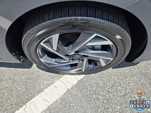Used 2025 Hyundai Elantra Limited FWD image 12