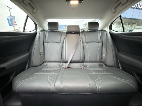 Used 2023 Lexus ES 300h w/ Luxury Package image 28
