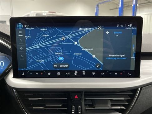 Used 2025 Ford Escape SE w/ PHEV Premium Package image 24