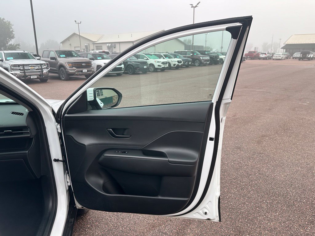 Used 2025 Hyundai Kona SEL AWD/4WD image 29