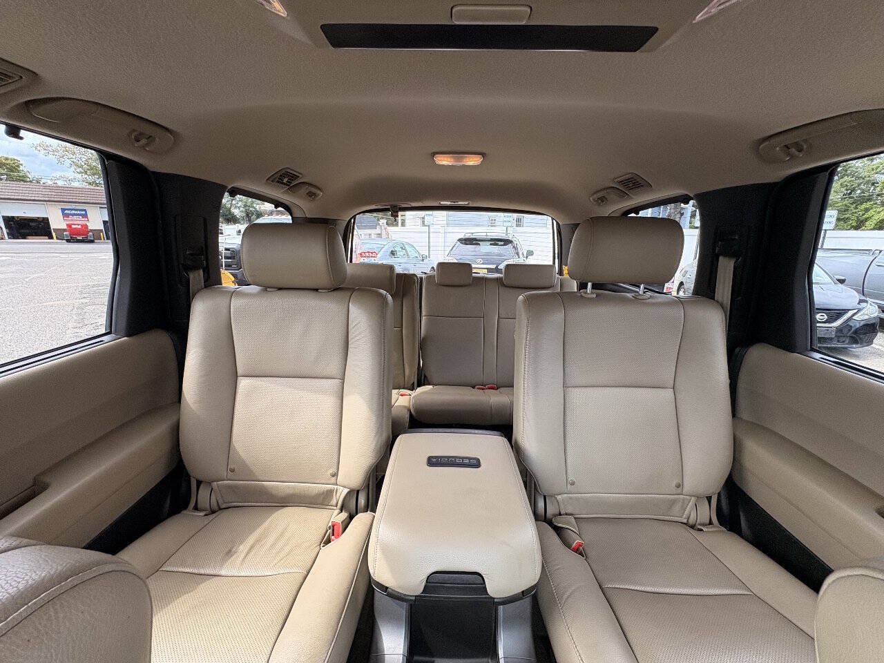 Used 2011 Toyota Sequoia Platinum AWD/4WD image 30